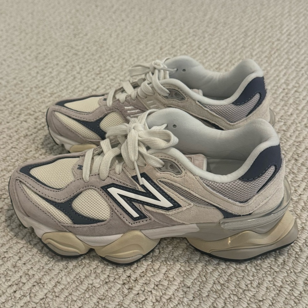 Woman’s New Balance size 6.5